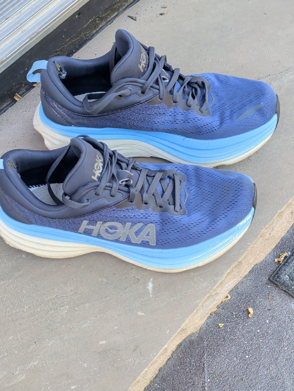 Hoka One One Bondi 8-some wear see pics, Size 11D